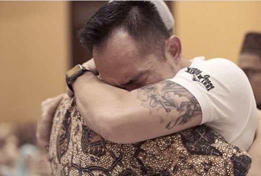Sebelum Mualaf, 35 Tahun Felix Siauw Berseteru dengan Kakaknya - GenPI.co