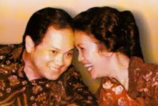 5 Cara Sederhana Agar Hubungan Bisa Seromantis Habibie-Ainun - GenPI.co