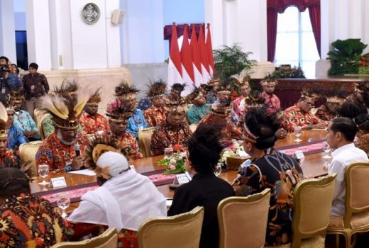 Jokowi akan Tempatkan 1.000 Sarjana Muda Papua di BUMN - GenPI.co