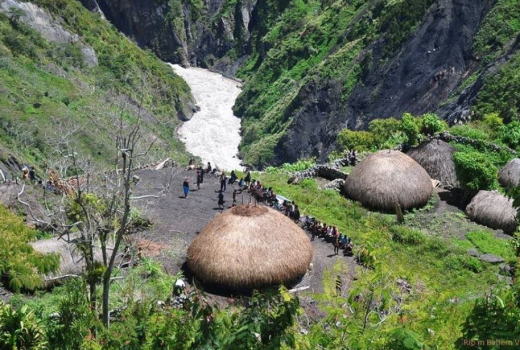 Ademnya Nikmati Panorama Lembah Baliem Papua - GenPI.co