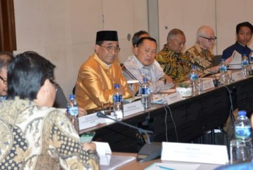 Tampilan Wajib Selasa, Menhub Pakai Busana Adat Riau di Rapat DPR - GenPI.co