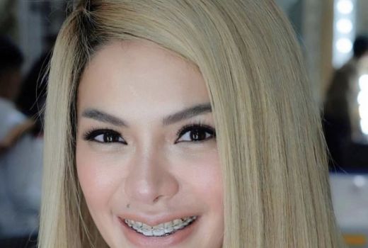 Lima Gaya Busana Nikita Mirzani yang Bikin Jakun Pria Naik Turun - GenPI.co