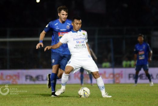 Persib Bandung vs Arema FC Ditunda Gara-Gara Demo Mahasiswa - GenPI.co