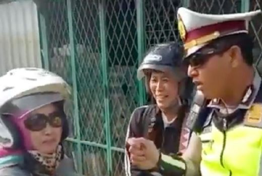 Unik Razia Motor, Mulai dari Nyanyi Hingga Pura-pura Kesurupan - GenPI.co