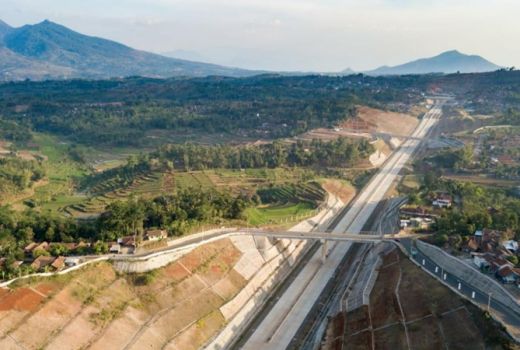 Tol Cisumdawu Berlatar Pegunungan dan Terasering Tuntas Mei 2020 - GenPI.co