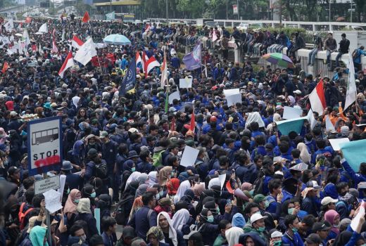39 Polisi dan 266 Mahasiswa Terluka dalam Unjuk Rasa Hari Selasa - GenPI.co