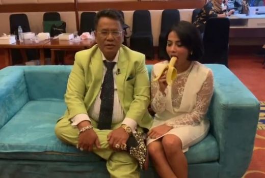 Hotman Paris Mabuk Kepayang Lihat Vanessa Angel Makan Pisang - GenPI.co