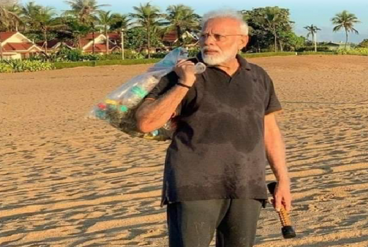 Perdana Menteri India Pungut Sampah di Pantai - GenPI.co