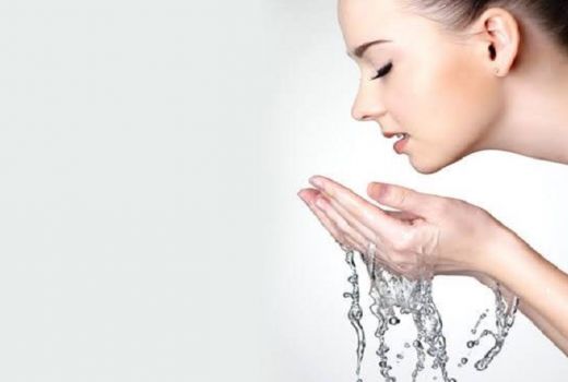 Cara Radikal Cuci Muka Pakai Air Soda Bikin Kulit Kinclong  - GenPI.co