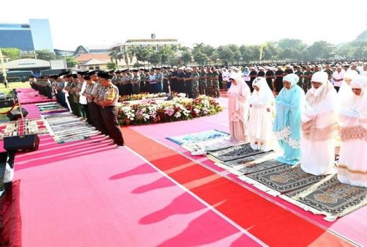 Ribuan Masyarakat Jatim Salat Minta Hujan - GenPI.co