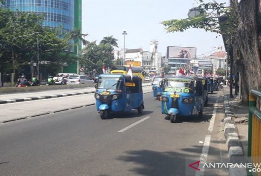 Ratusan Sopir Bajaj Konvoi Meriahkan Pelantikan Jokowi-Ma'ruf - GenPI.co