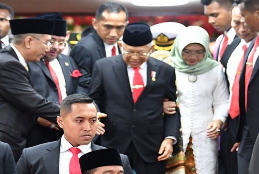 Bambang Soesatyo: Tumben Abah Pakai Celana, Nggak Sarungan Lagi - GenPI.co