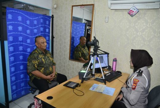Kisah Gubernur Gorontalo Urus Sendiri Perpanjangan SIM - GenPI.co