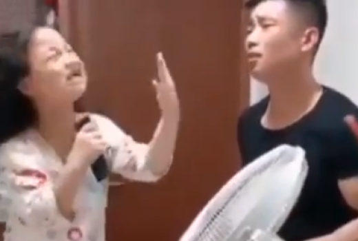 Video Lucu, Anak & Bapak Kelewat Menghayati Lagu Padahal Lip Sync - GenPI.co