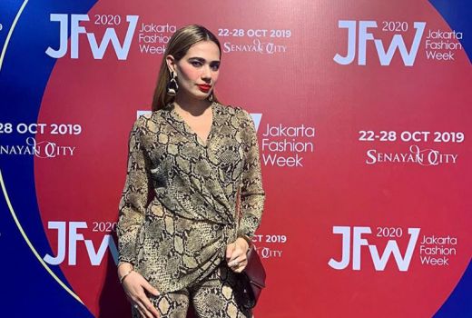 Adik Ratu Atut Beri Mobil ke 5 Aktris Cantik, Nomor 3 Wow Banget - GenPI.co