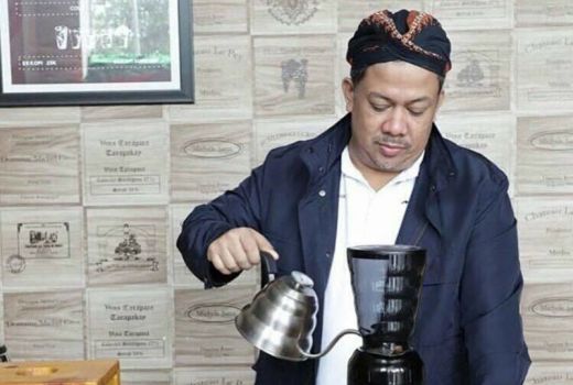 Fahri Hamzah Jadi Tukang Kopi, Kamu Pengin Mencoba Nggak? - GenPI.co