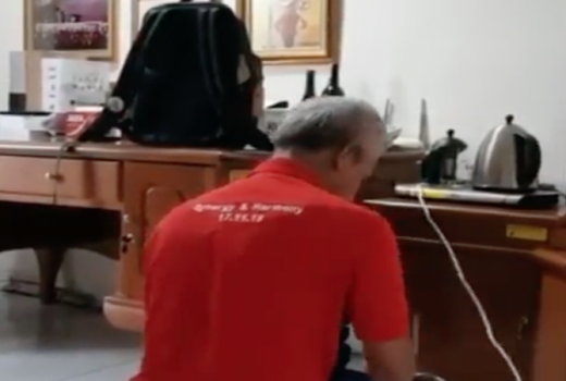 Hadiri Pelantikan Presiden Jokowi, Ganjar Setrika Baju Sendiri - GenPI.co