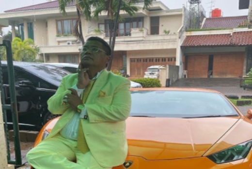 Kue Sultan! Beli Popcorn Bertabur Emas, Hotman Paris Beri Alasan - GenPI.co