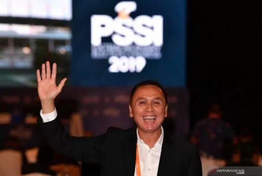 Iwan Bule Ketua Umum PSSI, Netizen Ramai-ramai Unggah Foto Ini - GenPI.co