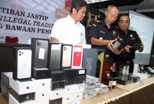 84 iPhone 11 Hasil Bisnis Jasa Titip Disita Bea Cukai Juanda - GenPI.co