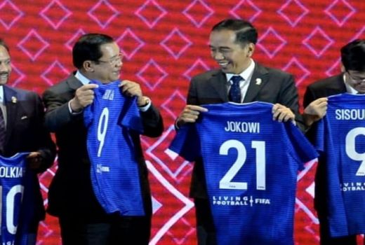 RI Tuan Rumah Piala Dunia U-20, Jokowi Dapat Jersey Nomor 21 - GenPI.co