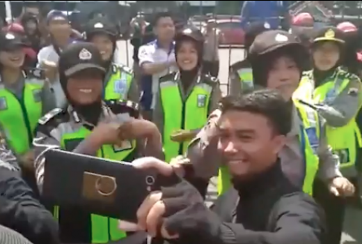 Alih-alih Rusuh, Demo Buruh di Semarang Malah Begini - GenPI.co