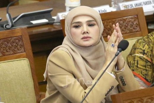 Klarifikasi Mulan Jameela usai Disentil KPK Soal Kacamata Gucci - GenPI.co