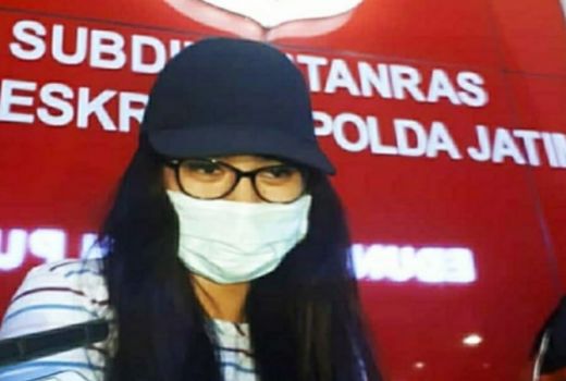 Tersangkut Prostitusi, Begini Tampilan PA Saat Dihadirkan Polisi - GenPI.co