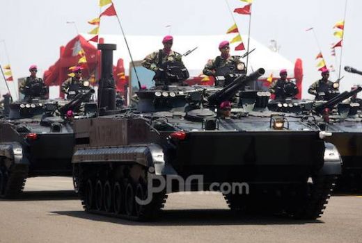 Kendaraan Tempur dan Senjata TNI Bikin Ribuan Masyarakat Terpukau - GenPI.co