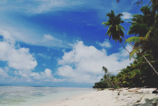 Sempat Sepi Setelah Konflik Ambon, Pantai Lawena Kembali Ramai - GenPI.co