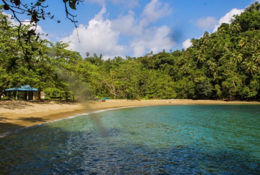 Berbentuk U, Banyak Hal Bisa Kamu Lakukan di Pantai Naku Ambon - GenPI.co