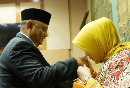 Gubernur Gorontalo Beri Pesan Khusus pada Istri yang Duduk di DPR - GenPI.co