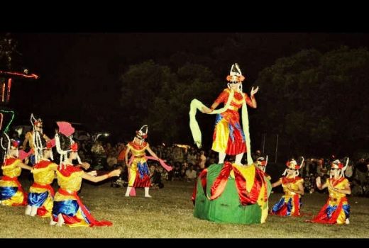 Sintren, Tarian Mistis dari Cirebon yang Melibatkan Roh Bidadari - GenPI.co