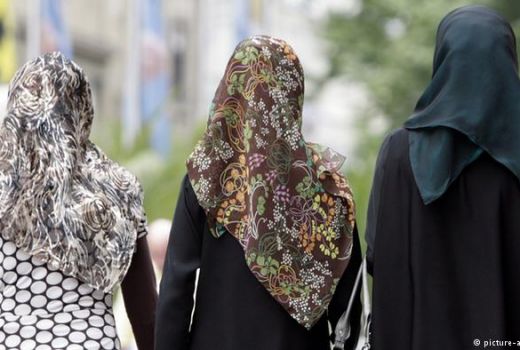 PSI Protes Pegawai Kecamatan Ciputat Wajib Kenakan Gamis - GenPI.co