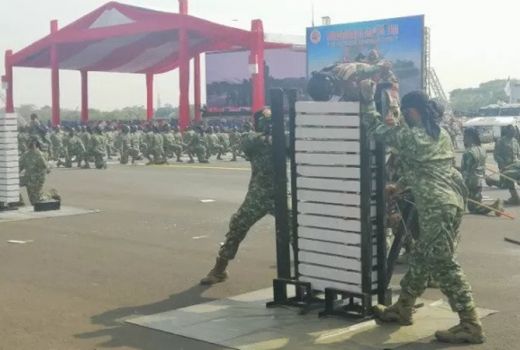 Presiden Jokowi Pimpin Peringatan HUT ke-74 TNI  - GenPI.co