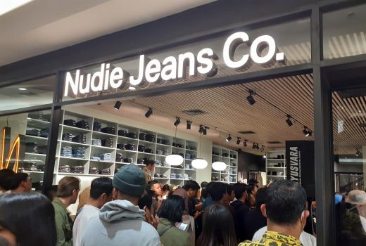 Buka Perdana, Nudie Jeans Repair Shop Dikerubuti Pengunjung - GenPI.co