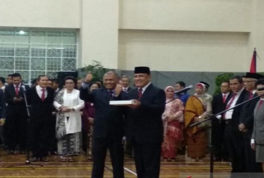 Ketua KPK Firli Bahuri Dapat Hadiah iPad Baru - GenPI.co