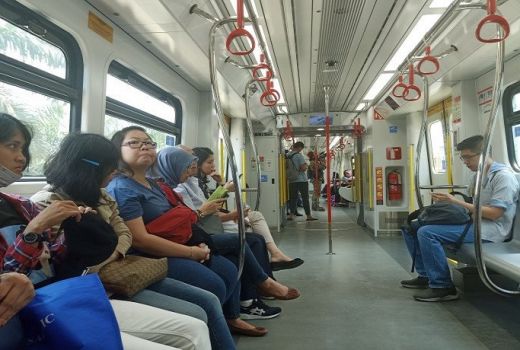 Malam Tahun Baru, LRT Jakarta Tambah Jam Operasional - GenPI.co