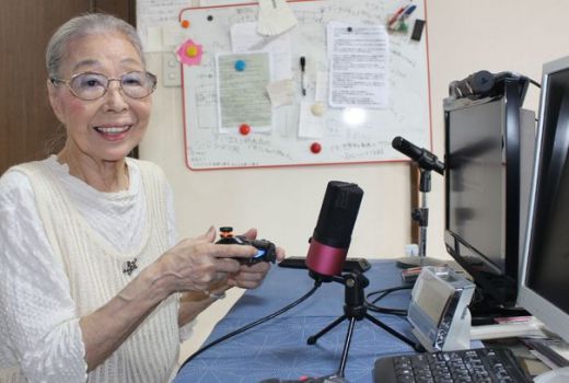 Usia Boleh Saja 89 Tahun, Tapi Nenek Mori Jago Banget Main Gim - GenPI.co