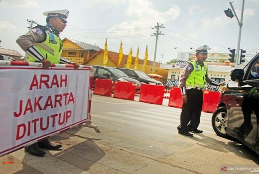 Tol Jakarta-Cikampek Macet, Pengemudi Harap Bersabar  - GenPI.co