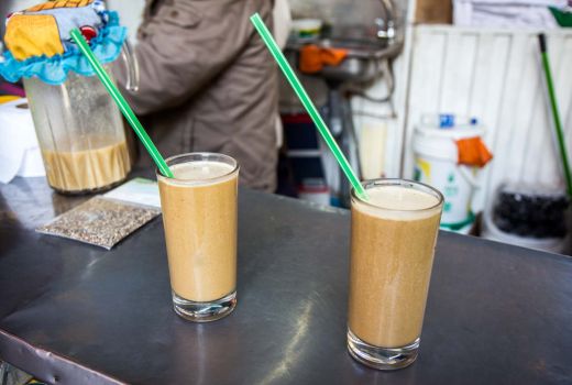 Kebisaan Orang Peru Nih, Katak Hidup Diblender Dijadikan Jus - GenPI.co