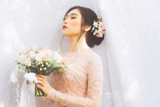 Pakai Kebaya Saat Lamaran, Isyana Sarasvati Cantik Banget! - GenPI.co