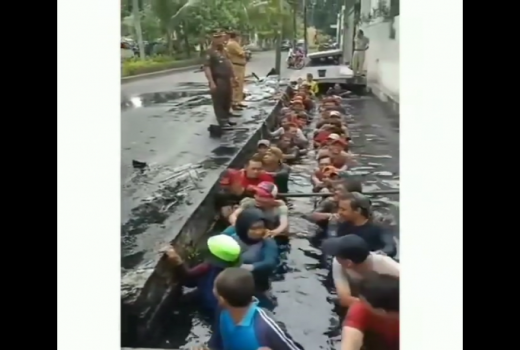 Kasus Honorer K2 Masuk ke Got, Lurah Jelambar Terancam Dipecat - GenPI.co