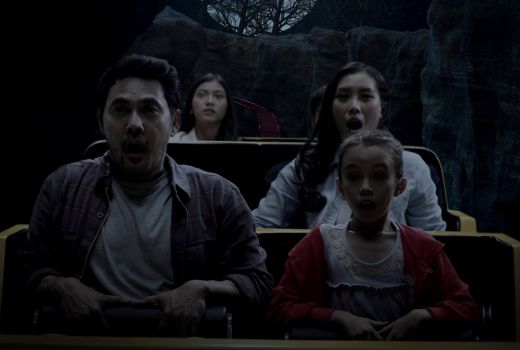 Kereta Misteri Dufan Roller Coaster Ruang Gelap Diganggu Serigala - GenPI.co