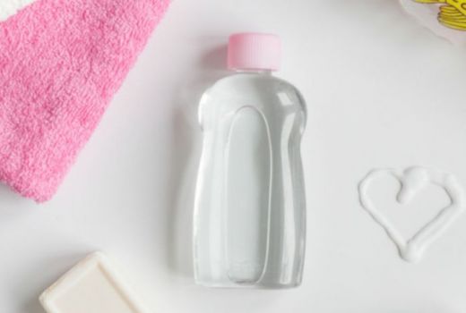 Tak Cuma untuk Bayi, ini 4 Manfaat Baby Oil untuk Kecantikan - GenPI.co