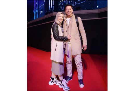 Cut Meyriska Unggah Foto Star Wars Jepang, Netizen Salfok Sepatu - GenPI.co