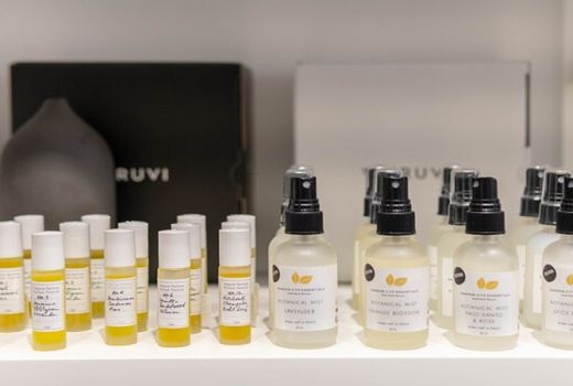 4 Jenis Serum Wajah Sesuai Masalah Kulit, Apa Saja? - GenPI.co