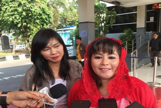 Polisi Cecar Dewi Tanjung Soal Laporan Novel Baswedan   - GenPI.co