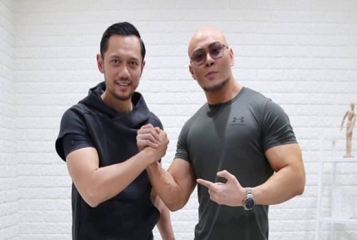 Adu Otot AHY dan Deddy Corbuzier, Besar Mana? - GenPI.co