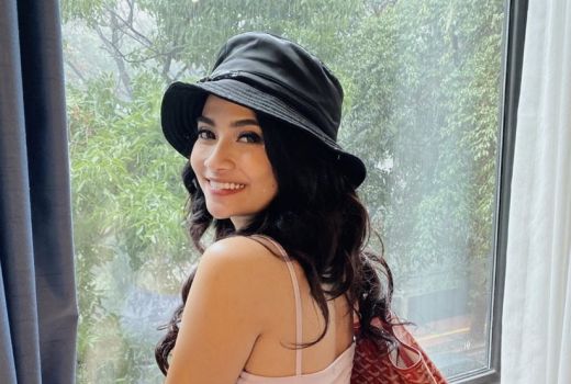 Vanessa Angel yang Makan Pisang, Kita yang Jadi Ngilu - GenPI.co